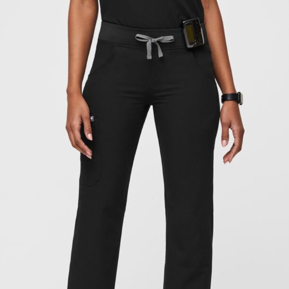 Figs Women's Kade Cargo Scrub Pants LARGE TALL
